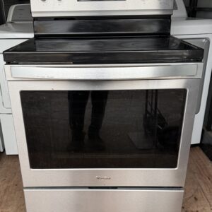 Whirlpool Stainless Electric Range with Ceramic Glass Cooktop – Excellent Deal