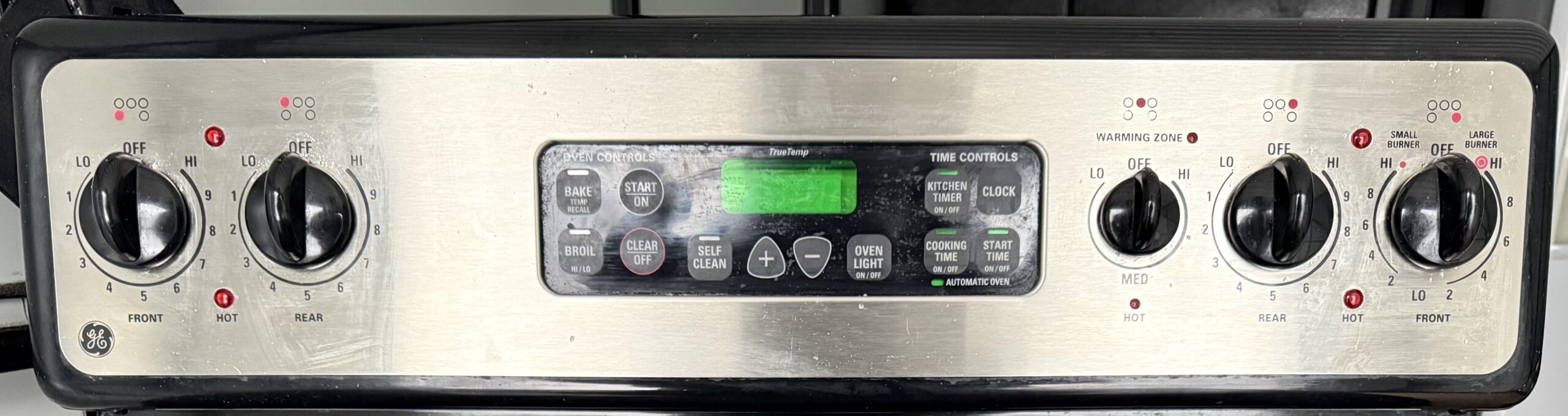 GE 30-inch Stainless Steel Glass Cooktop Electric Range - Image 3