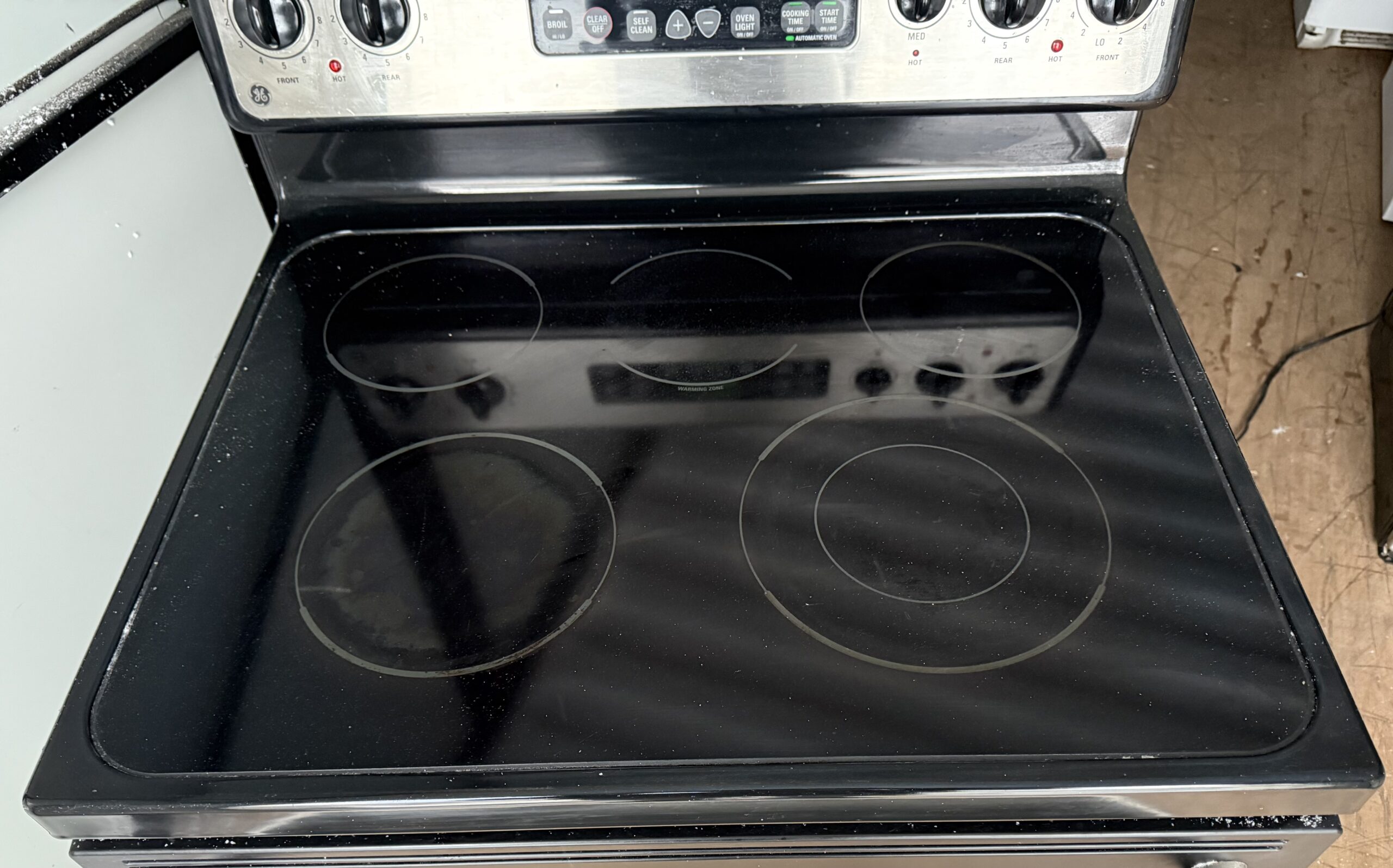 GE 30-inch Stainless Steel Glass Cooktop Electric Range - Image 4