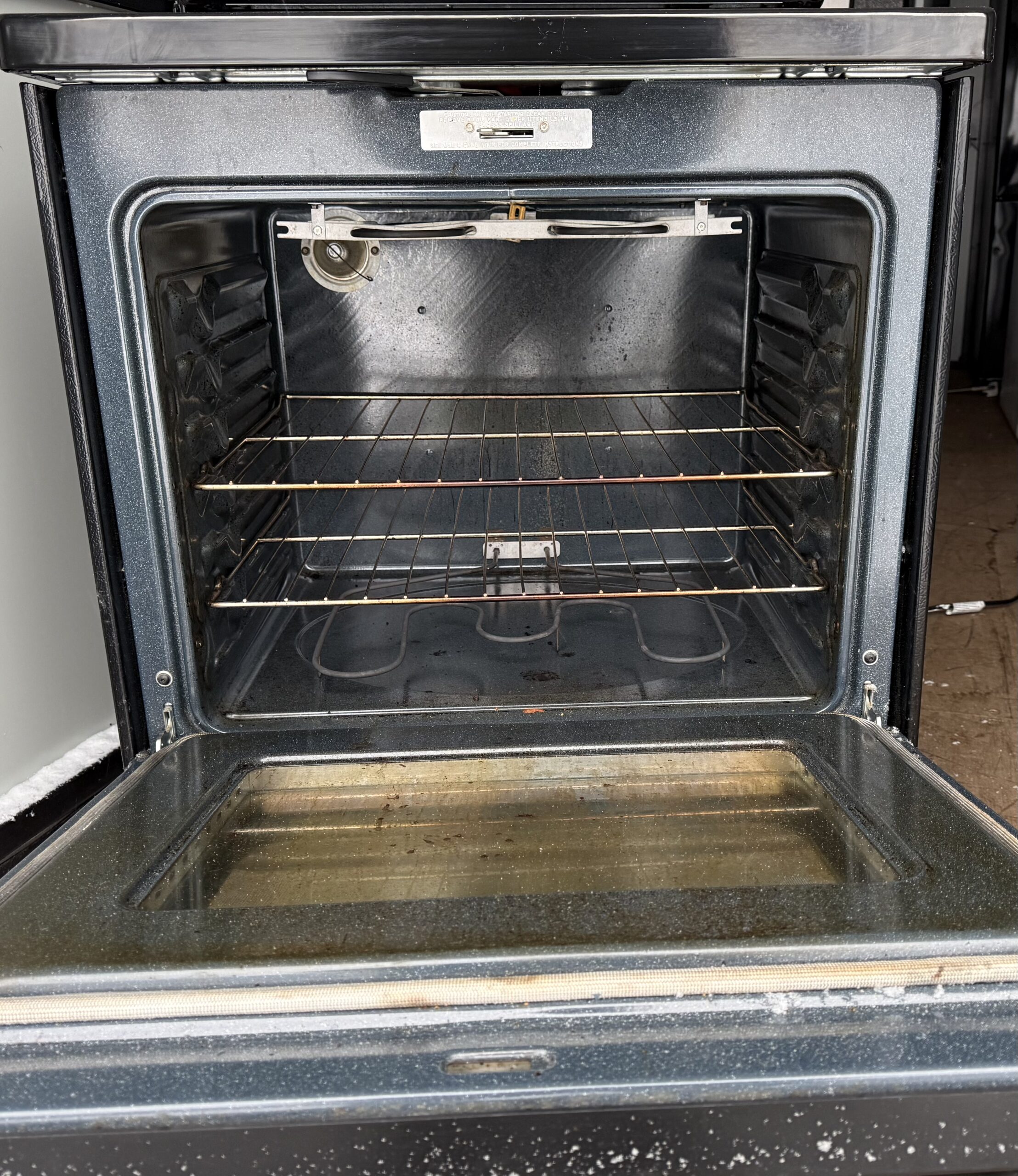 GE 30-inch Stainless Steel Glass Cooktop Electric Range - Image 2