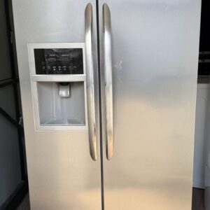 Frigidaire Side-by-Side Refrigerator – Clean, Cold, Ready to Use