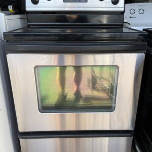 Whirlpool Electric Range – Clean & Fully Functional