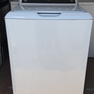 GE Top Load Washer 4.5 cu ft White — Front View