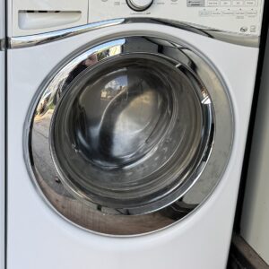 Whirlpool Duet front load washer, white — front view