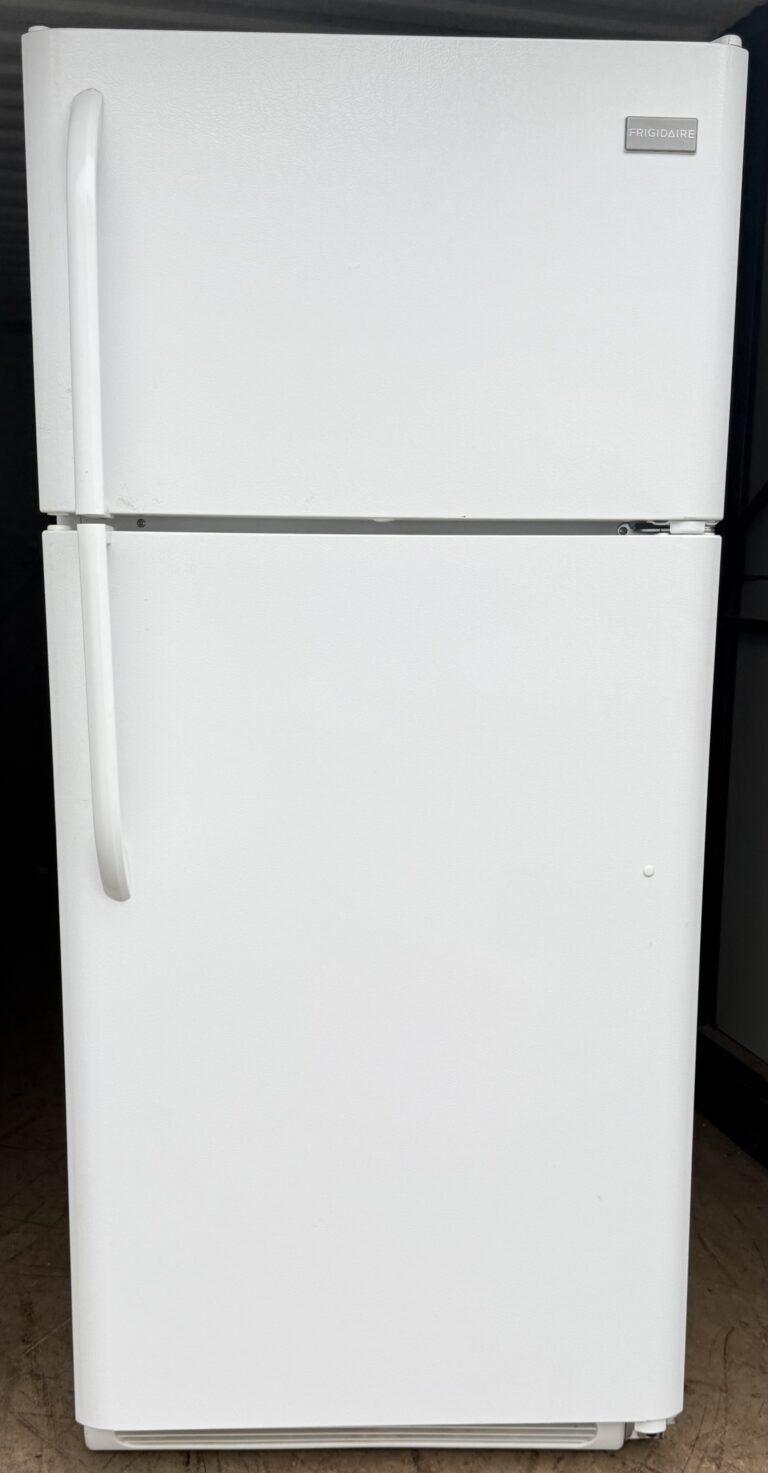 07_frigidaire-top-freezer-fridge_IMG_3716