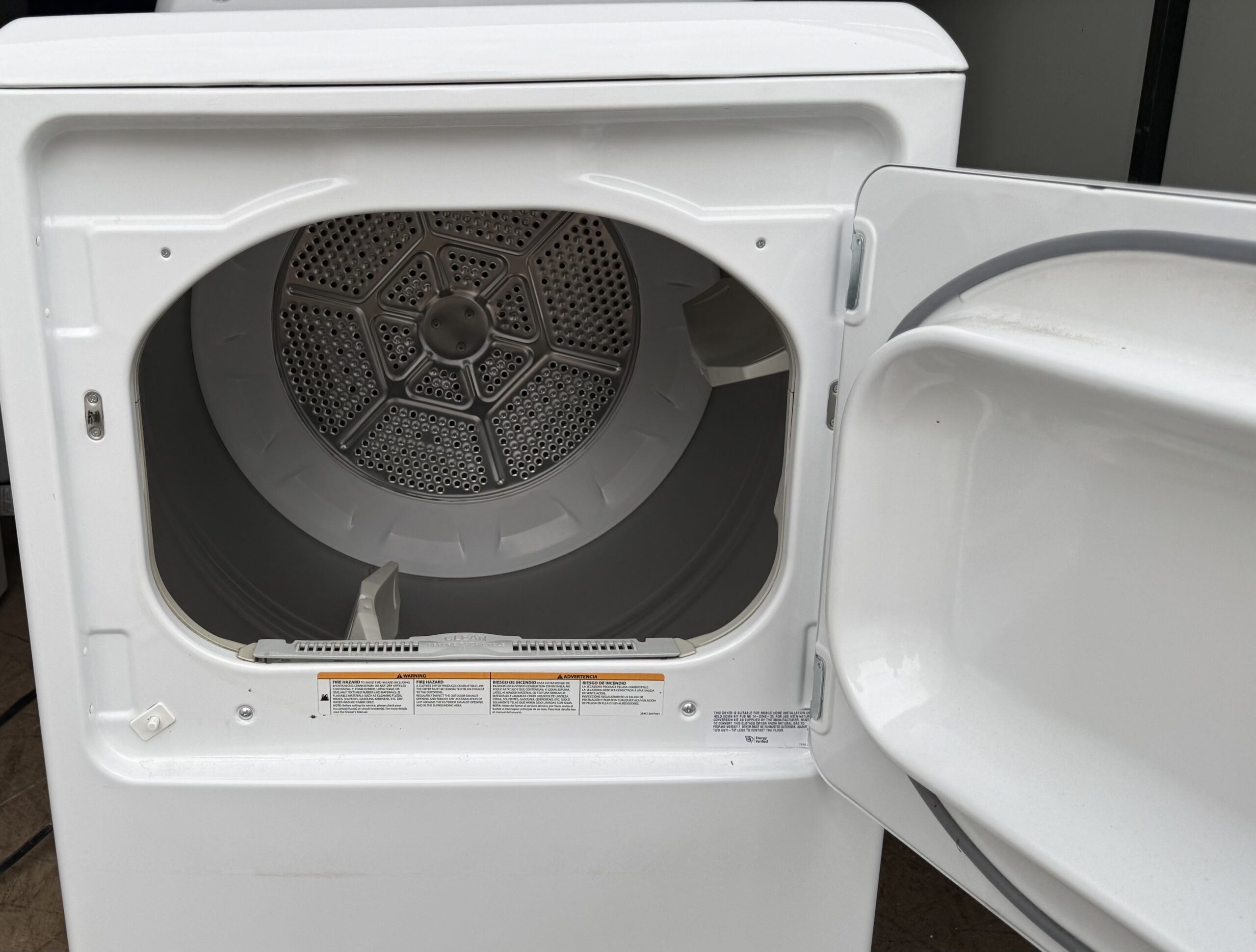GE 7.2 cu ft Electric Dryer — White - Image 3