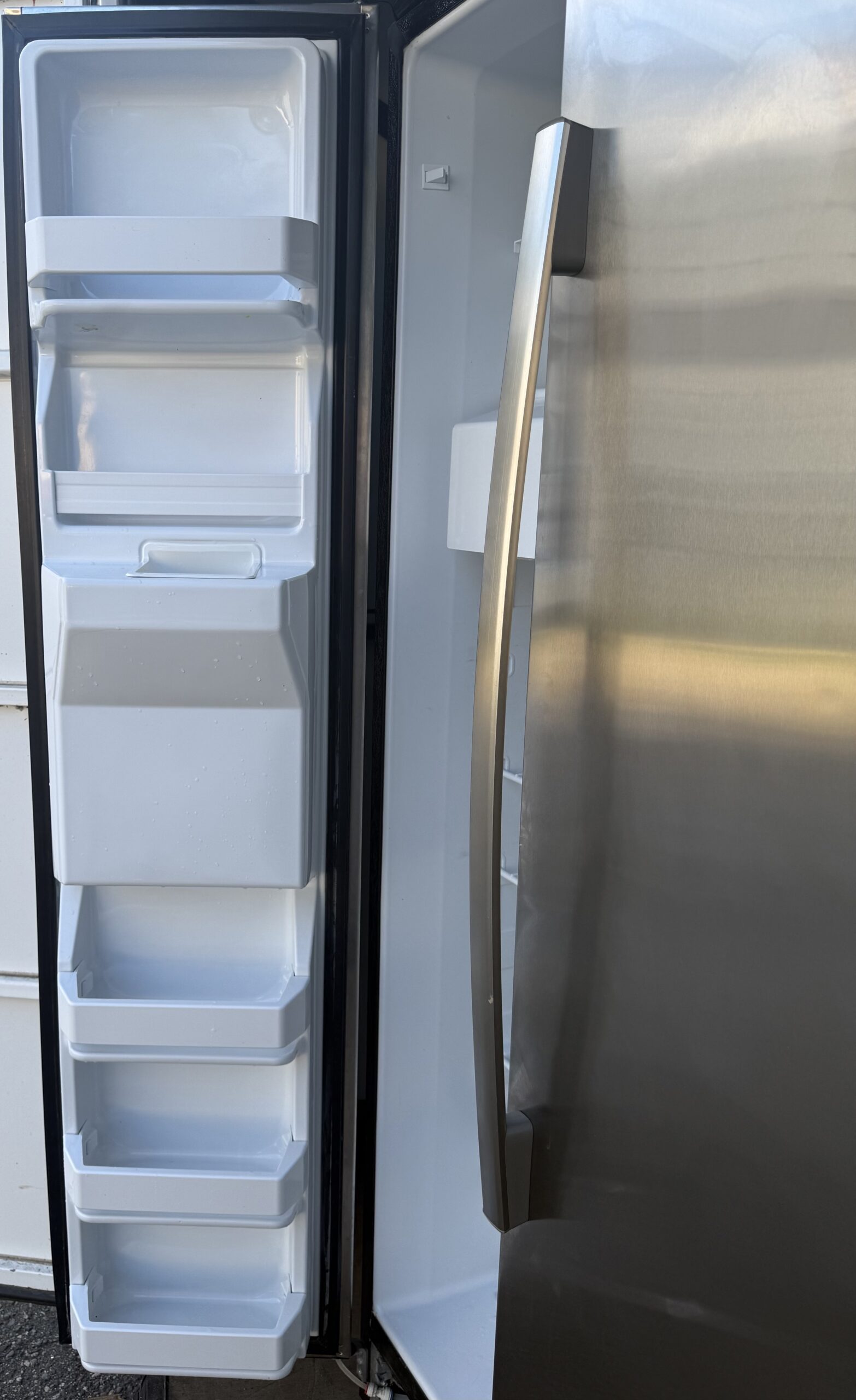 Whirlpool 25 cu ft Side-by-Side Refrigerator — Stainless - Image 4