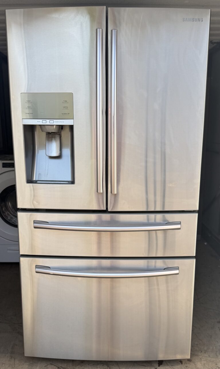 Samsung 28 cu ft 4-door French door refrigerator stainless steel with ice and water dispenser — front view